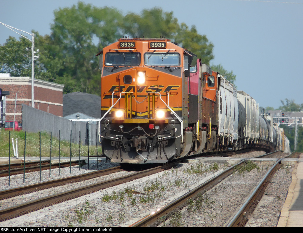 BNSF 3935